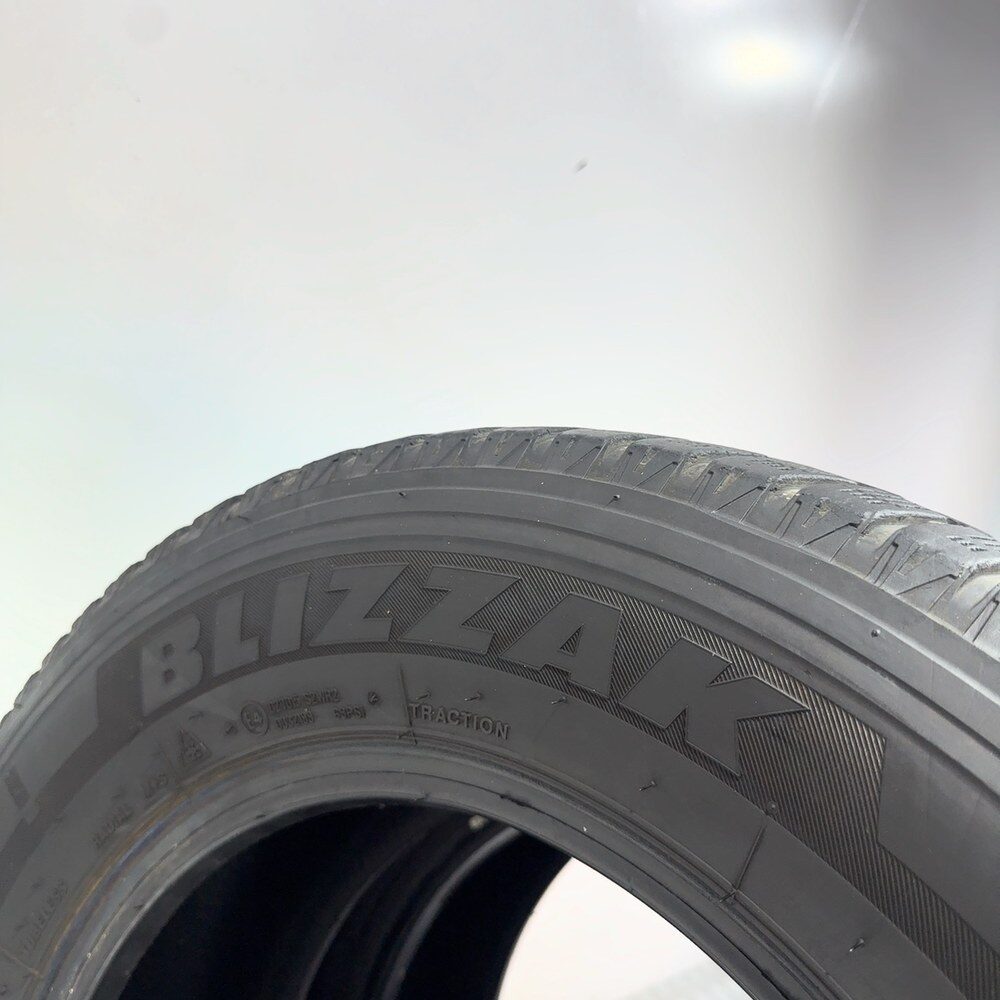 Gomme Usate 215 65 R16C 109/107T Bridgestone Blizzak W810 81% Invernali - immagine 16