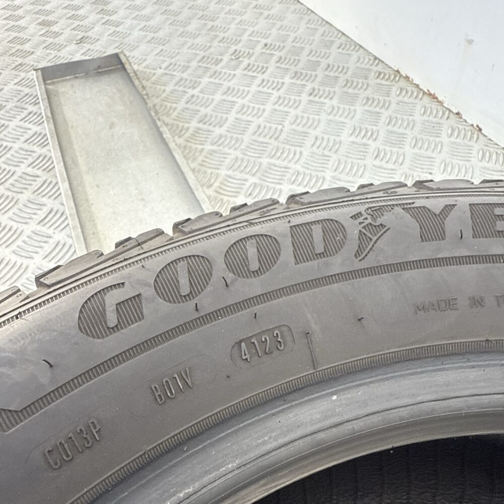 Gomma Usata 215 60 R17C 109/107T Goodyear Ultra Grip Cargo Invernale - immagine 7