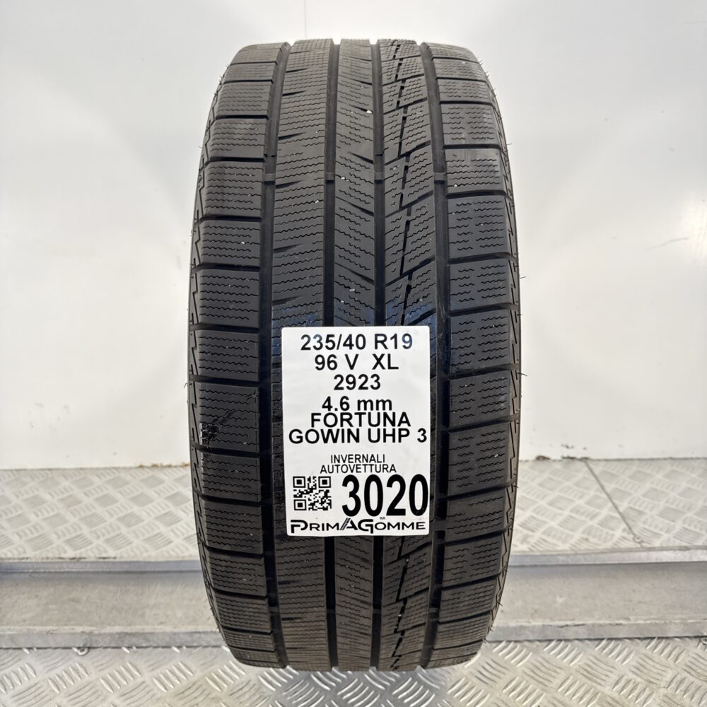 Gomma Usata 235 40 R19 96V XL Fortuna Gowin Uhp 3 Invernale