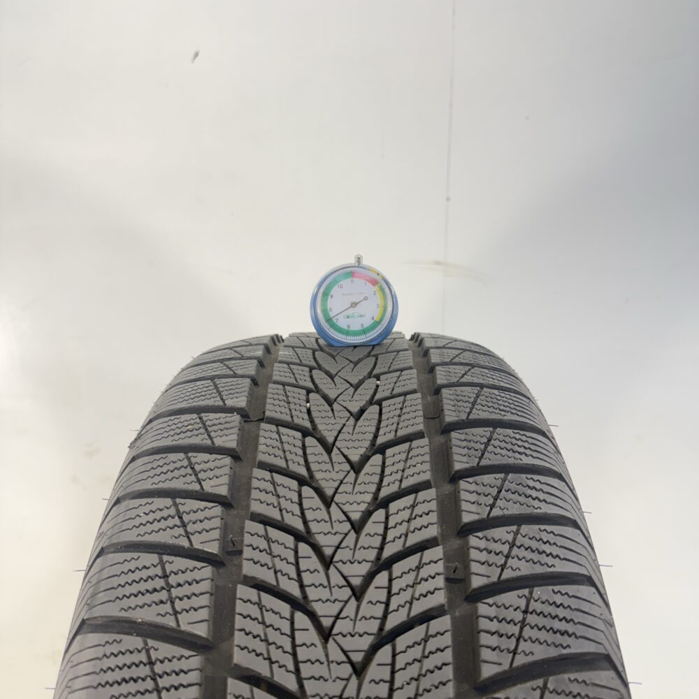 Gomma Usata 215 40 R18 89V XL Minerva Frostrack Uhp 98% Invernale - immagine 2