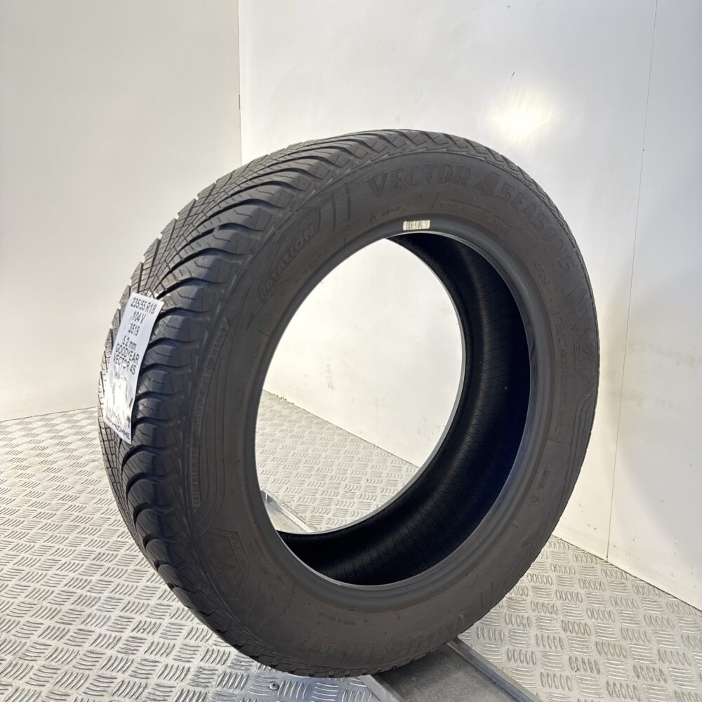 Gomma Usata 235 55 R18 104V Goodyear Vector 4S 74% 4 Stagioni - immagine 4