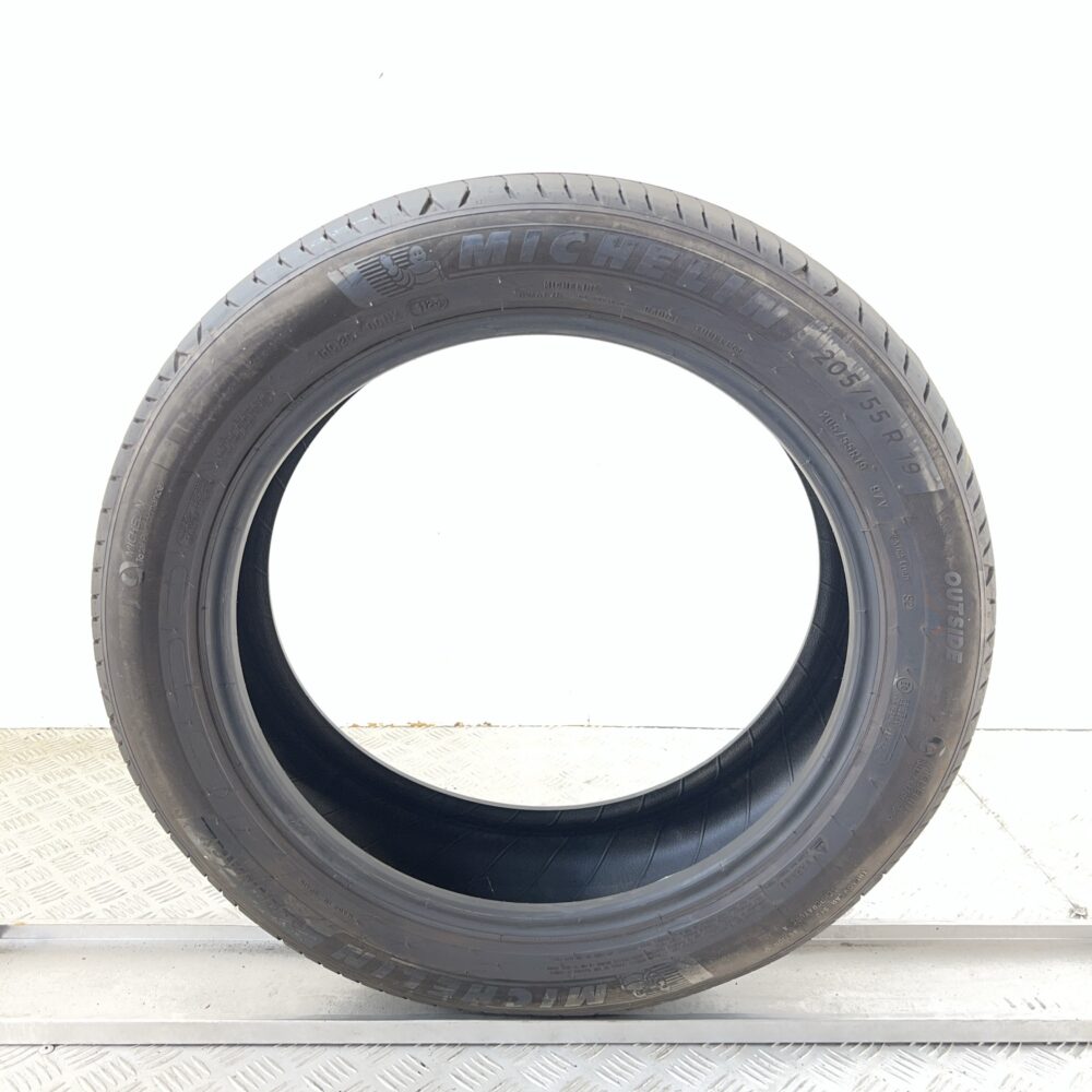 Gomma Usata 205 55 R19 97V Michelin e-PRIMACY 83% Estivo - immagine 4