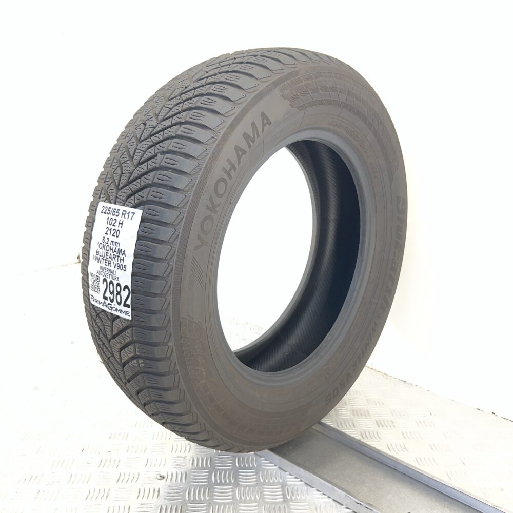 Gomma Usata 225 65 R17 102H Yokohama Bluearth Winter V905 89% Invernale - immagine 4