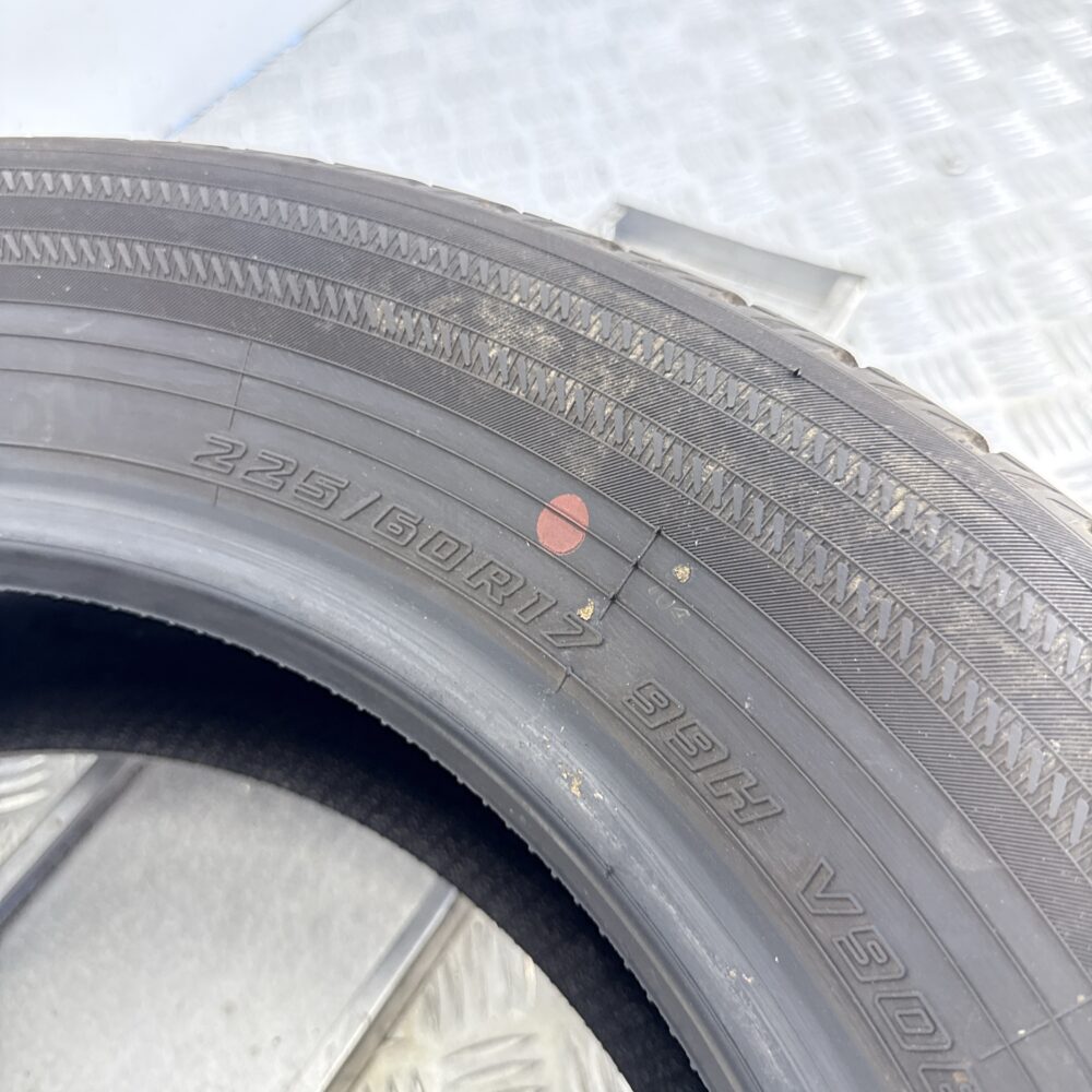 Gomma Usata 225 60 R17 99H Yokohama Bluearth Winter V906 93% Invernale - immagine 2