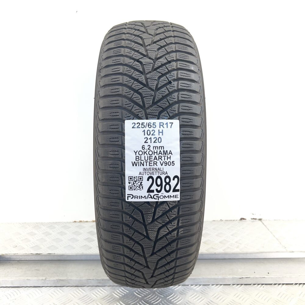 Gomma Usata 225 65 R17 102H Yokohama Bluearth Winter V905 89% Invernale