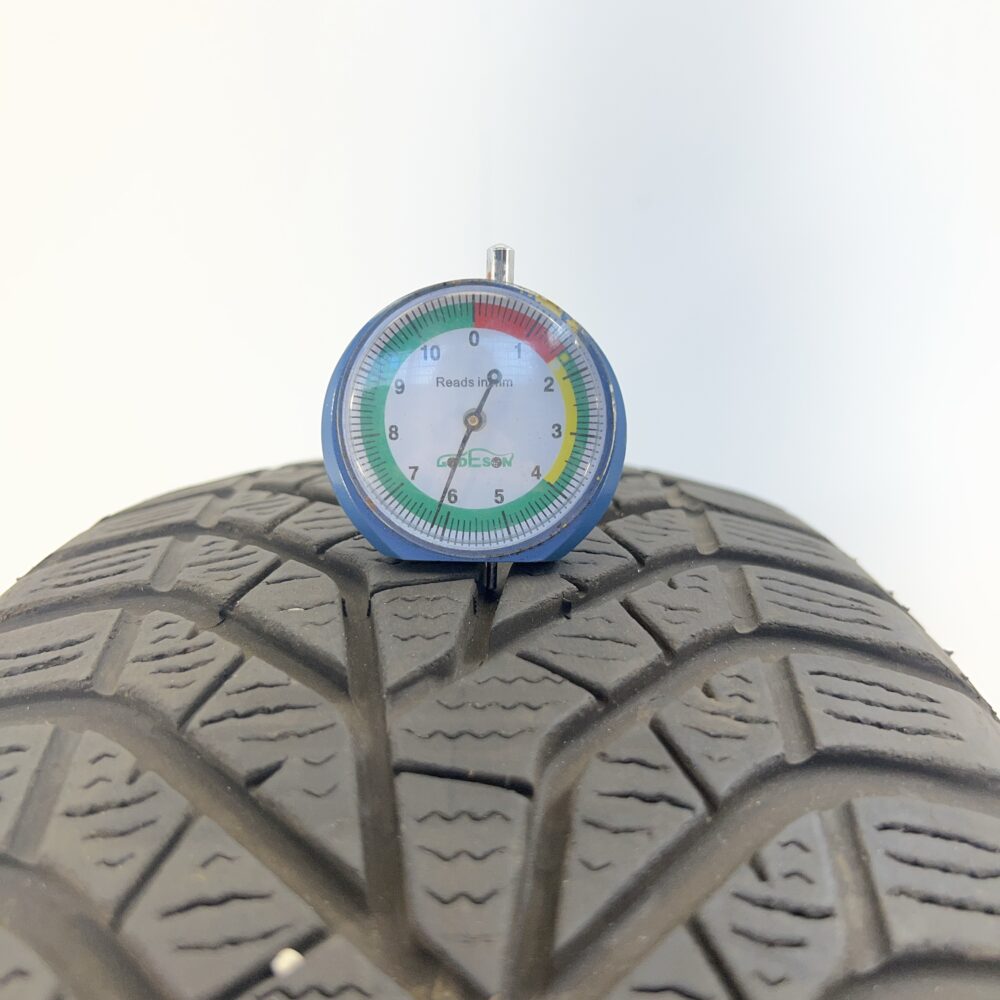 Gomma Usata 225 65 R17 102H Yokohama Bluearth Winter V905 89% Invernale - immagine 2