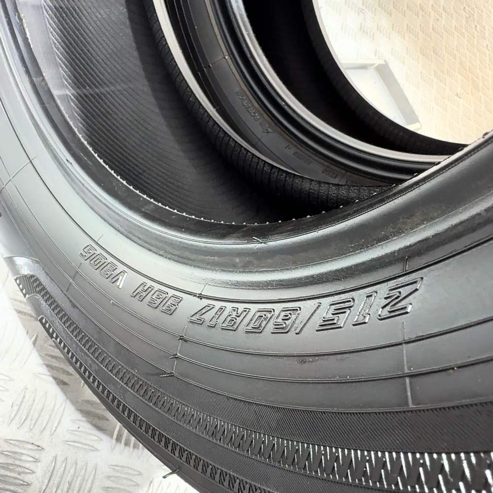 Gomme Usate 215 60 R17 96H Yokohama Bluearth*Winter V905 SUV 83% Invernali - immagine 8